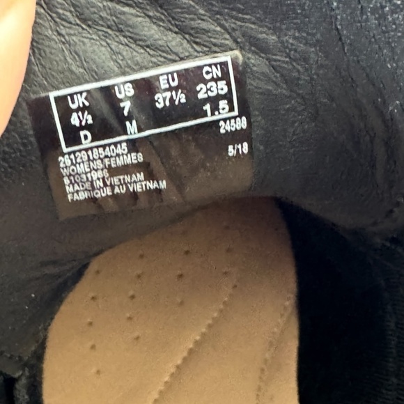 Clarks Trace Glow Black Leather Heeled Booties - Picture 9 of 10